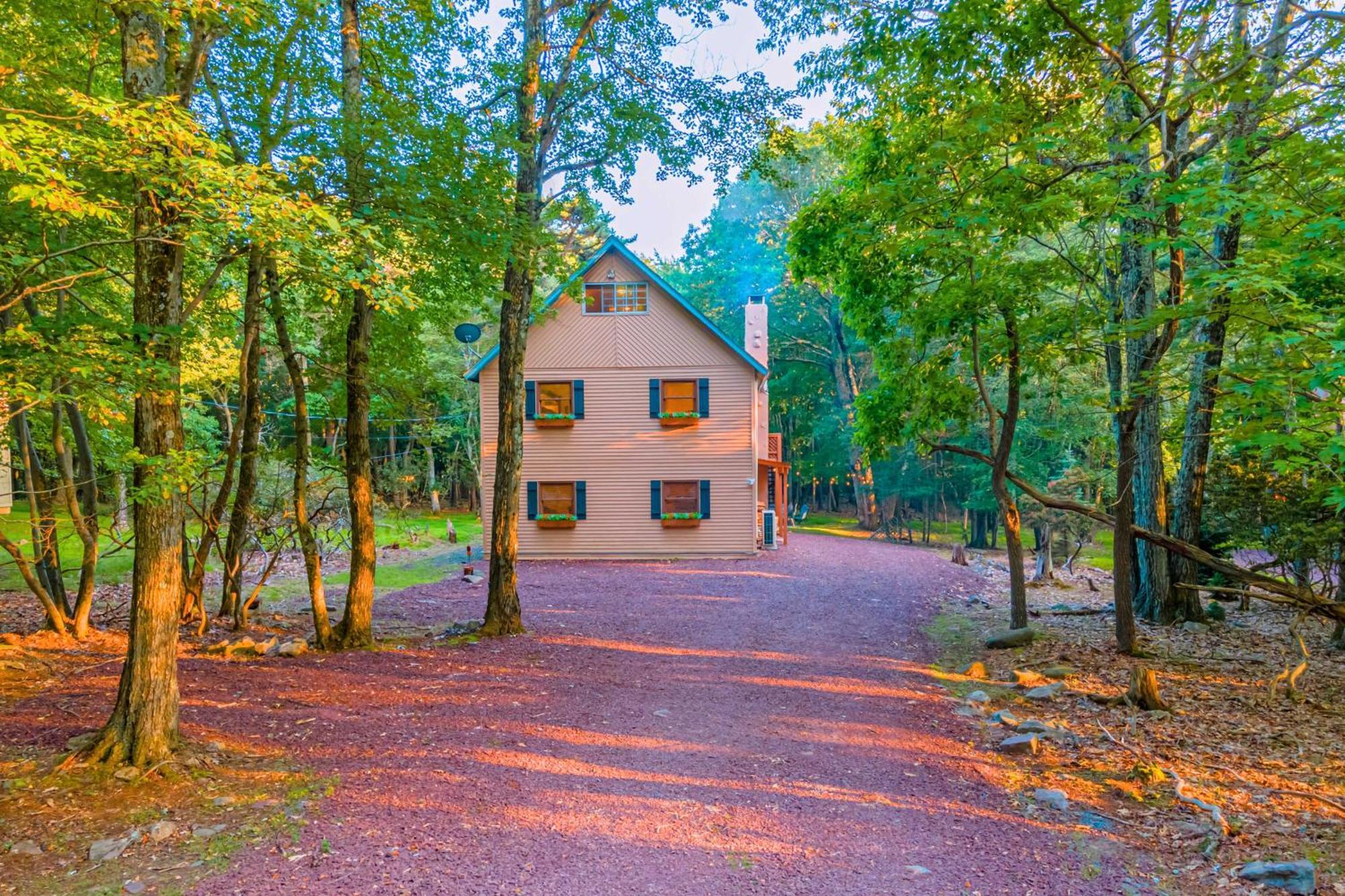 Poconos Ski Retreat With Sauna, Hot Tub, And Game Room Lake Harmony Zewnętrze zdjęcie