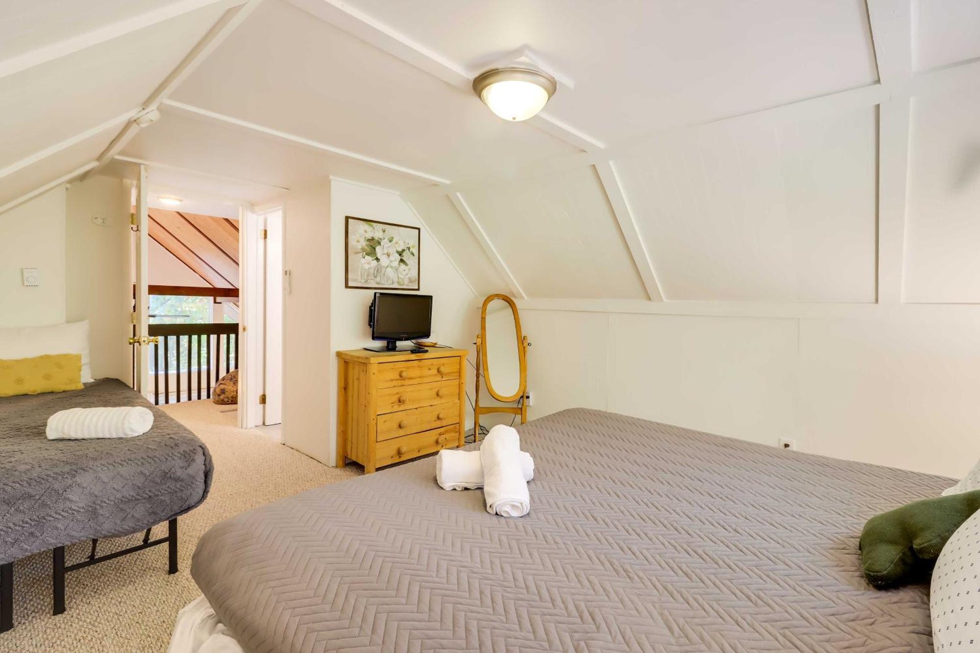 Poconos Ski Retreat With Sauna, Hot Tub, And Game Room Lake Harmony Zewnętrze zdjęcie